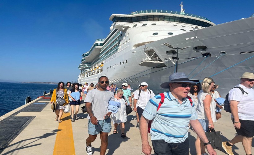 Bodrum’a denizden 2 bin 573 turist geldi