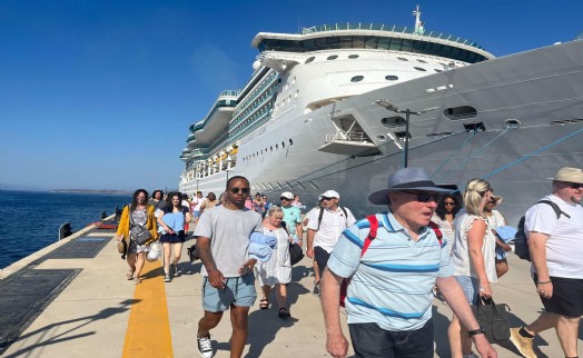 Bodrum'a denizden 2 bin 573 turist geldi