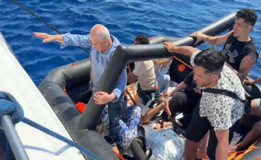 Bodrum'da 13 kaçak göçmen kurtarıldı