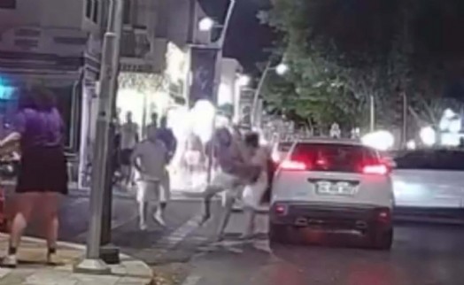 Bodrum'da sürücülerin yol verme kavgası kamerada