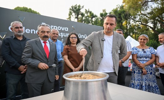 Bornova'da büyük aşure etkinliği
