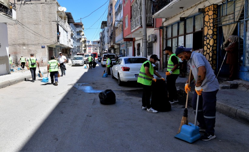 Bornova’da 'Süpürge Timi' görevde