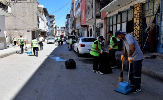 Bornova'da 'Süpürge Timi' görevde