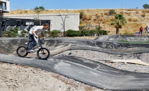 Bornova'da pedallar geleceğe dönecek
