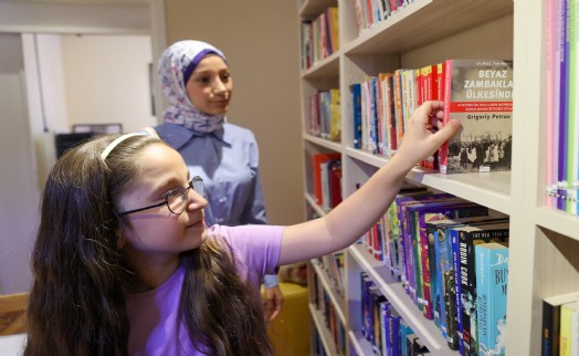 Bucalı Avşin Cumhuriyet Kütüphanesi ile hayaline yürüyor