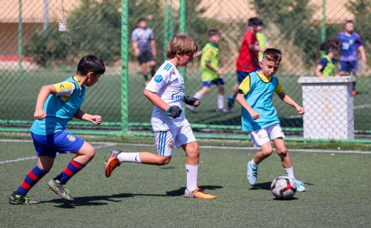 Buca'nın minik kramponları yaz tatilini dolu dolu geçiriyor
