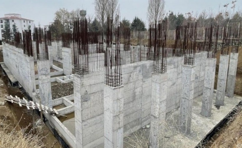 Büyükşehir'in Elazığ'da yarım kalan Atatürk Lisesi inşaatı yeniden başladı