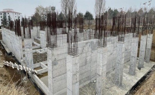 Büyükşehir'in Elazığ'da yarım kalan Atatürk Lisesi inşaatı yeniden başladı