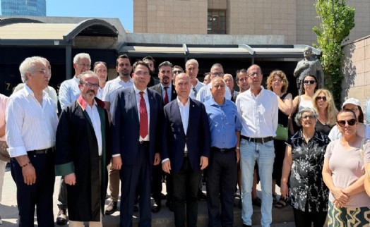 CHP'li Bağcıoğlu beş teğmene destek verdiği için İzmir'de hakim karşısına çıktı