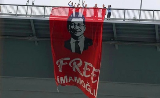 CHP'li vekillere 'Free İmamoğlu' fezlekesi