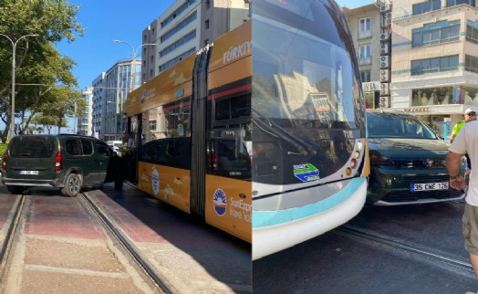 Çankaya'da korkutan kaza! Tramvay ile araba çarpıştı