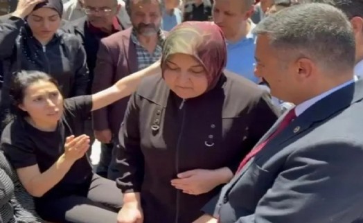 Cenazede şehit ablasının isyanı: 'Burada AK Partili kimseyi istemiyorum!'