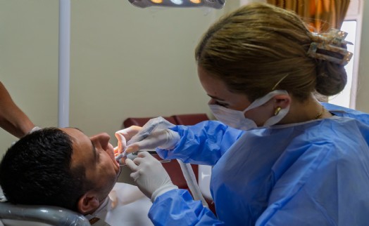 Eşrefpaşa Hastanesi İzmirlileri diş tedavisine bekliyor