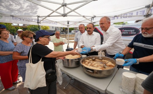 Gaziemir Belediyesi'nden aşure ikramı