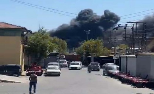 Hurdalık deposunda çıkan yangın 1 saatte söndürüldü