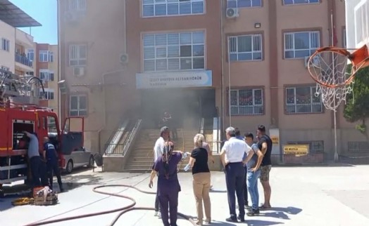 İlkokulda korkutan yangına anında müdahale