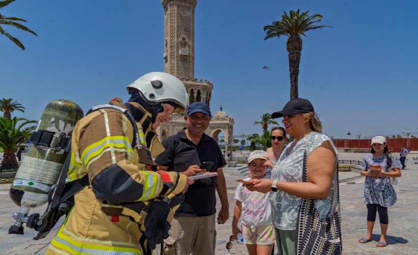 İzmir İtfaiyesi yangınlara dikkat çekmek için sokağa indi