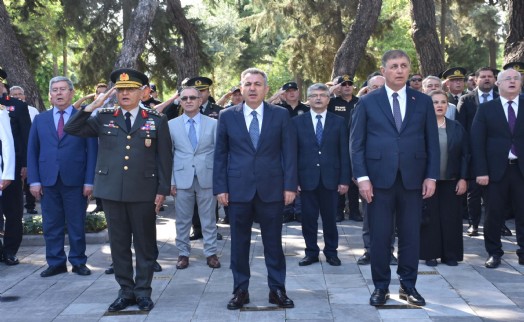 İzmir'de 15 Temmuz şehitleri anıldı