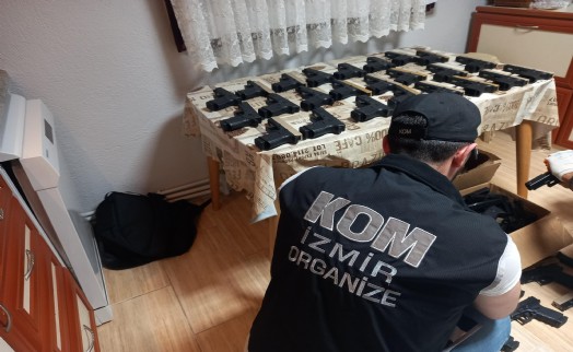 İzmir'de silah ticareti operasyonu: 9 tutuklama