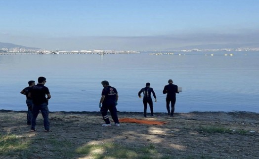 İzmir'in göbeğinde kan donduran olay! Körfez'de ceset bulundu