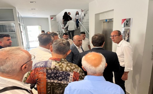 İzmir'de şafak operasyonu: CHP'den değerlendirme toplantısı