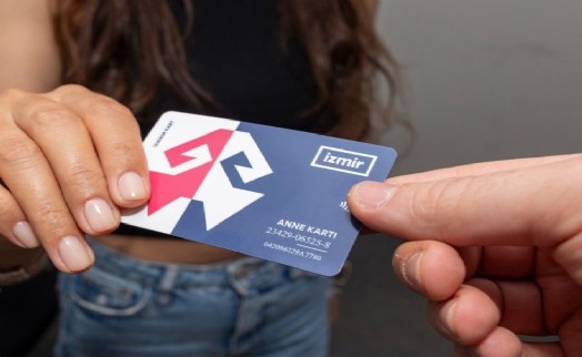 İzmirli annelerin arkasında Büyükşehir Belediyesi var: Ulaşımda 'anne kart' desteği