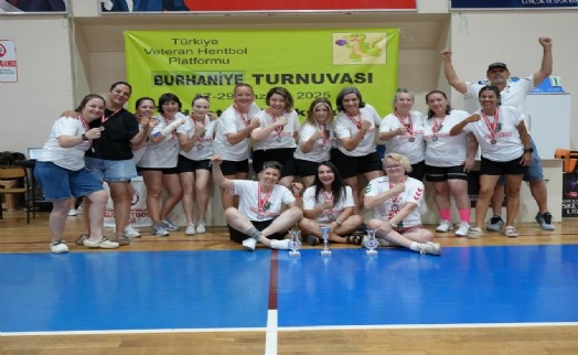 Karşıyaka Veteran Hentbol namağlup şampiyon oldu