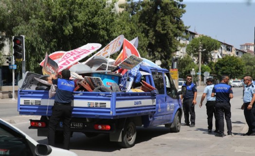 Karşıyaka'da işgal denetimleri devam ediyor.. Yol ve kaldırımlar mercek altında!