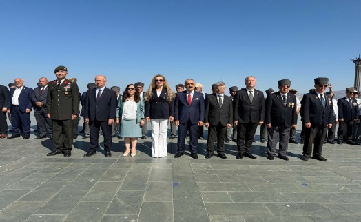 Kıbrıs Barış Harekatı'nın 51. yılı İzmir'de törenle kutlandı