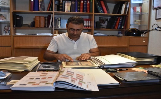 Koleksiyonundaki pullarla tarihe ışık tutuyor