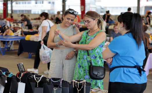 Konak'ın el emeği pazarı hayatlara dokunuyor