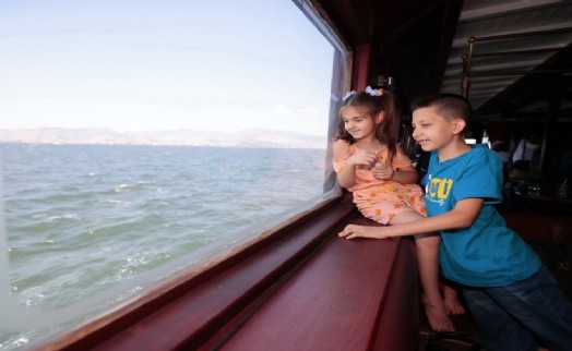 Konak'ta engelli bireyler ve ailelerine Körfez turu