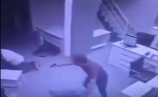 Manisa'da 1 kişinin öldüğü emlak ofisindeki silahlı kavga kamerada