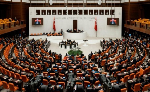 Meclis'te kritik görüşme ertelendi