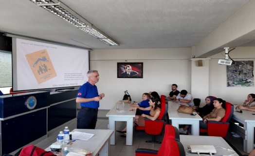 Menderes'te AFAD iş birliğiyle personele afet eğitimi: 'Daha etkin mücadele edeceğiz'