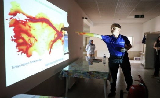 Menderes'te engelli bireylere deprem eğitimi