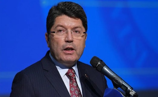 PKK silah bıraktı! Bakan Tunç: 'Bu şehit ailelerimizi incitecek bir süreç değil'