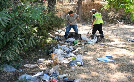 Bornova Belediyesi Bakanlığa ait alanı temizledi