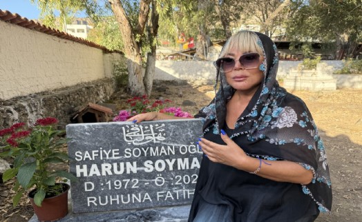 Safiye Soyman, oğlu Harun'u ölümünün 1'inci yılında gözyaşlarıyla andı