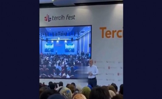 Saray'ın danışmanını çileden çıkaran cevap! Salon bir anda buz kesti