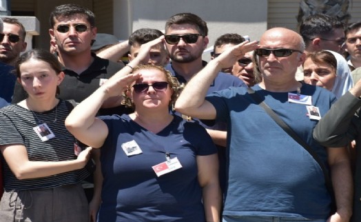 Şehit üsteğmeni son yolculuğuna ailesi, asker selamıyla uğurladı