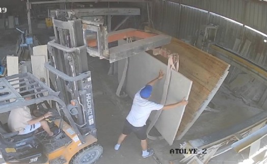 Üzerine 300 kiloluk mermer plaka düşmüştü: Furkan 9 günlük yaşam savaşını kaybetti