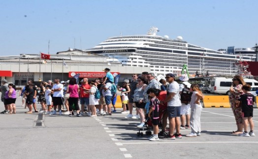 Yılın ilk yarısında turistler İzmir'e akın etti: 50 bini aşkın yolcu