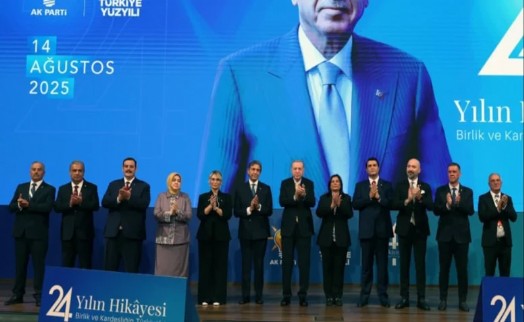 AK Parti'ye geçen belediye sayısı dikkat çekti