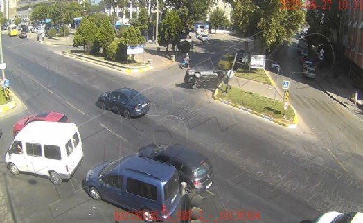 Aydın'da otomobilin devrildiği kaza kamerada: 2 yaralı
