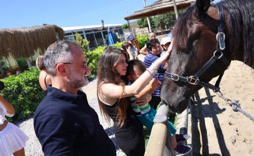 Başkan Denizli özel gereksinimli çocuklarla at çiftliği gezisinde buluştu