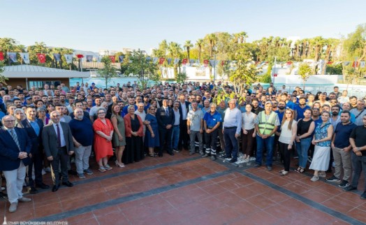 Başkan Tugay Göl Gazinosu'nu işçilerle açtı