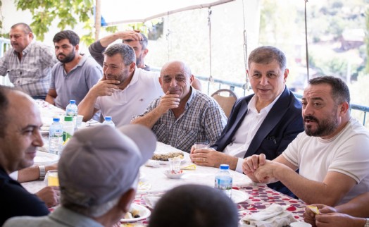 Başkan Tugay yangında zarar gören Köseler'i ziyaret etti