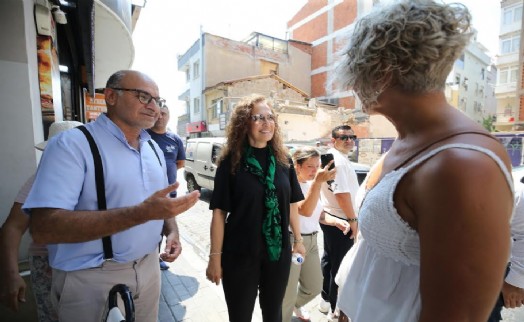 Başkan Ünsal'dan adım adım mahalle turu: 'Karşıyaka'yı makamdan değil, sokaktan yönetiyoruz'