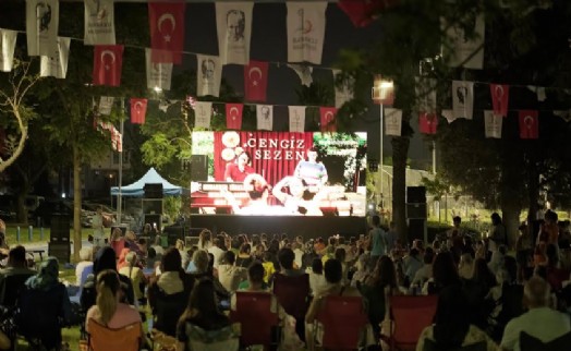 Bayraklı'da 'Açık Hava Sineması' keyfi